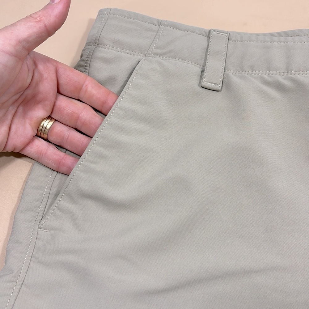 Under armour loose style golf shorts​​​​​​ - Picture 7 of 13